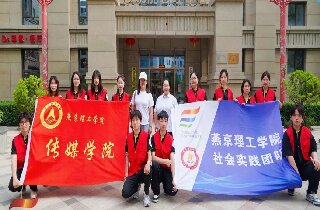 巧手繪漆扇，溫情伴夕陽——燕達(dá)養(yǎng)護(hù)中心攜手燕京理工學(xué)院共譜代際溫情樂章